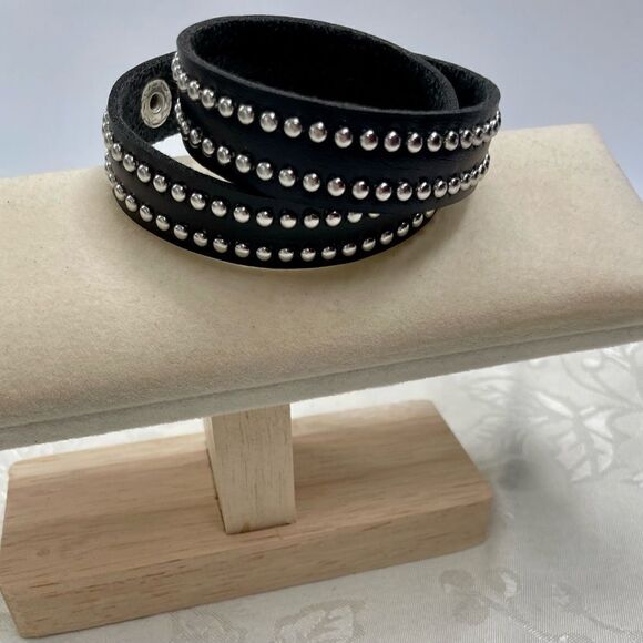 Black Leather 2-piece l Silver-studded l Buckle Choker & Wristband Wrap l New - Picture 5 of 11